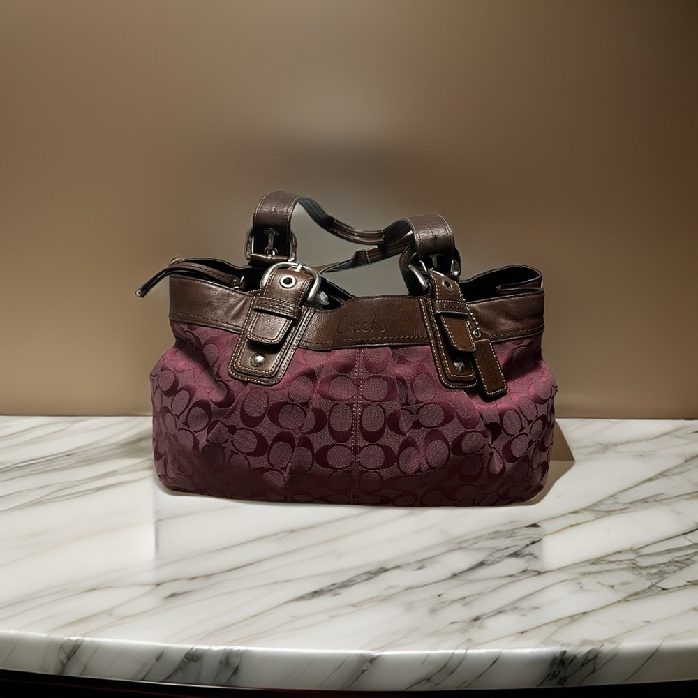 (Sold)❤️❤️♥️Coach Purple Signature Pleated Purse♥️👜👜🤗🥰😍♥️ - Picture 5 of 11